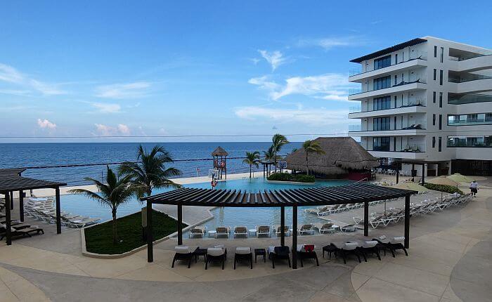 Puerto Morelos all-inclusive resort swimming pool