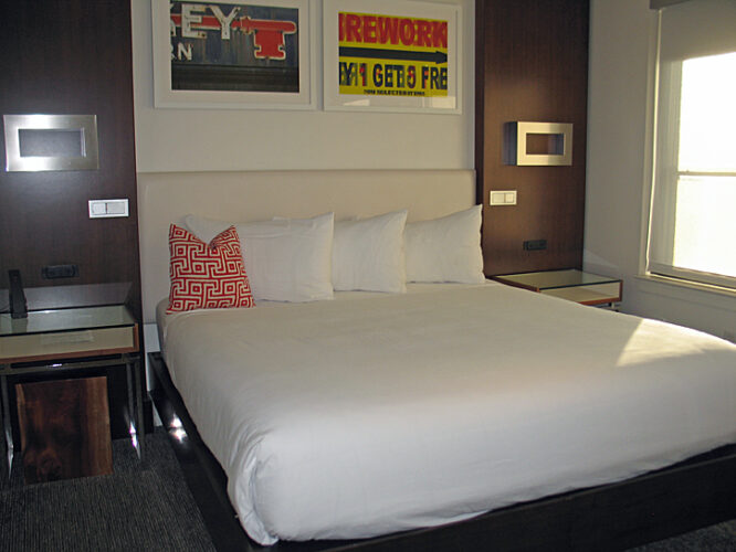 Guestroom, Hotel Alexander, Indianapolis