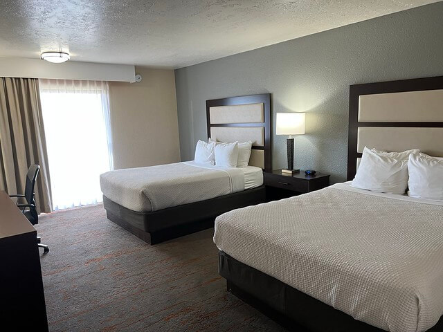 Baker City Best Western hotel room with 2 queen beds and white bedding. 