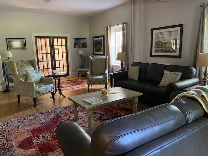 Living room, Tignish Heritage Inn, Tignish PEI Canada - prince edward island hotels