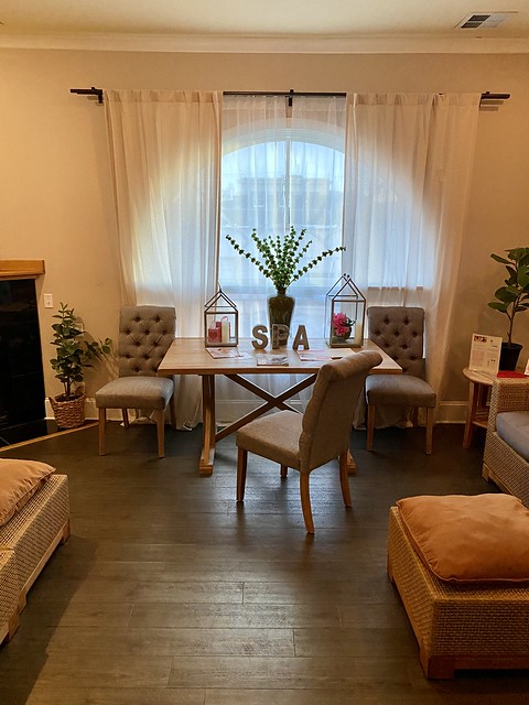 Majestic Inn & Spa relaxation room with candles and succulent plant. 