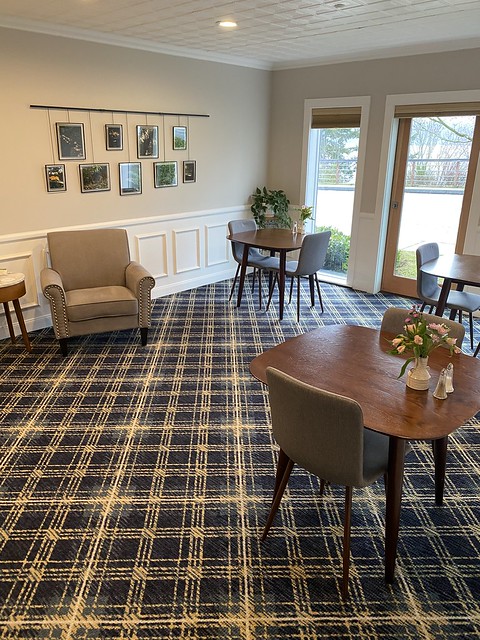 Fresh flowers are on the small tables for guests to enjoy their breakfast, with a water view from the Inn. 