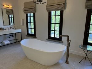 Grand View Exterior King room bathroom with soaking tub