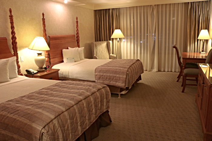 Bay Landing Airport Hotel guest room