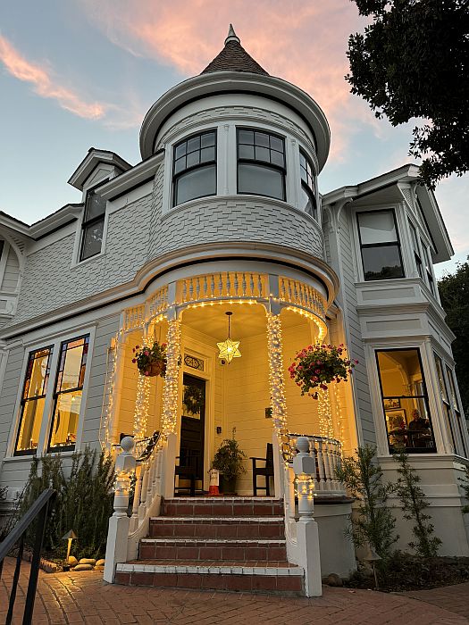 Exterior of Gosby House Inn in Pacific Grove California 