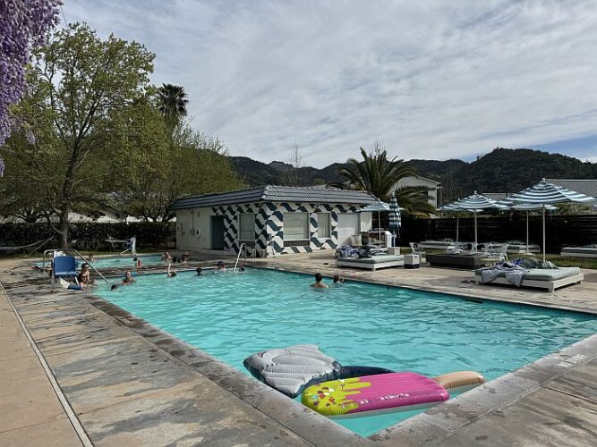 Calistoga Motor Lodge and spa pool area