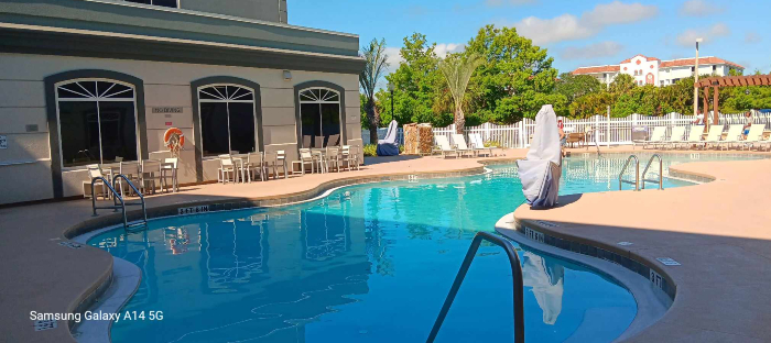 Country Inn & Suites seasonal outdoor pool