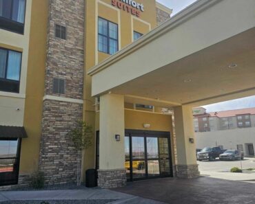 Exterior view of Comfort Suites ABQ Airport