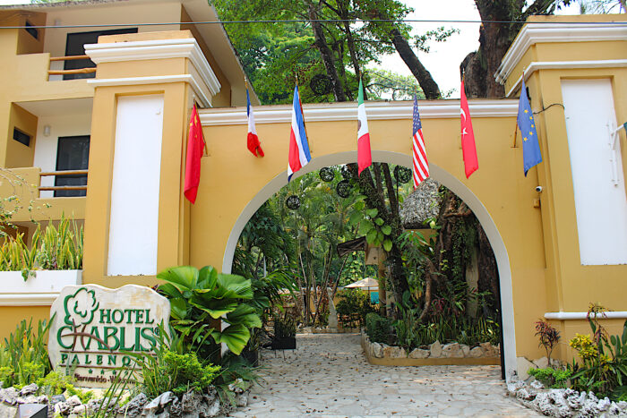 entrance to hotel chablis