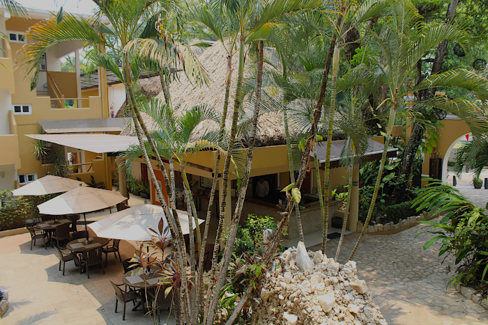 hotel chablis palenque central patio