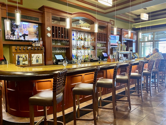 Bar at 1000 Islands Harbor Hotel