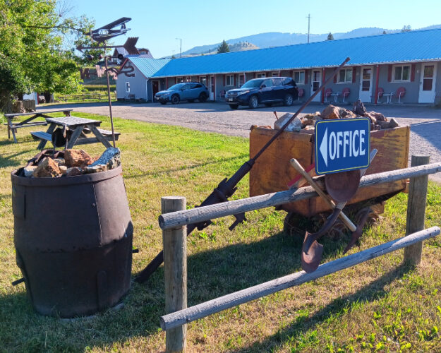 Lawn ornaments The Inn at Philipsburg