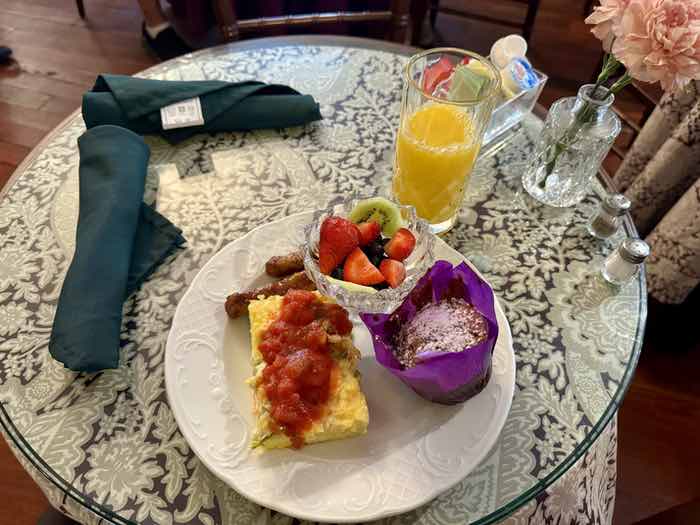 Breakfast - Carriage Way Inn, St. Augustine