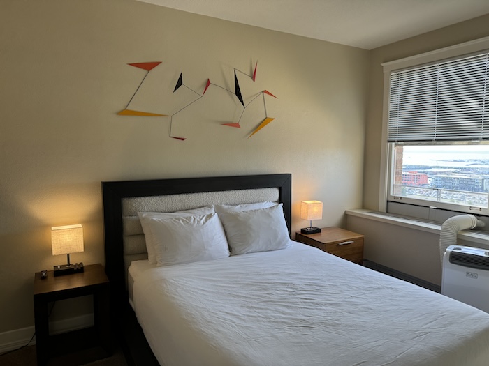 Guest room, Hotel Leo, Bellingham, Washington