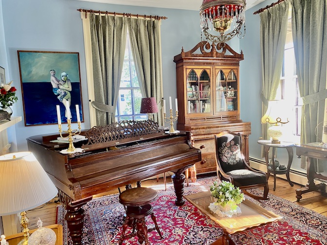 A sitting room Lucy Maud Montgomery could appreciate.